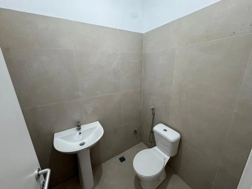 Ambient biznesi me qera në Tregu Elektrik, Tiranë, 30 m². Foto 1 nga 3