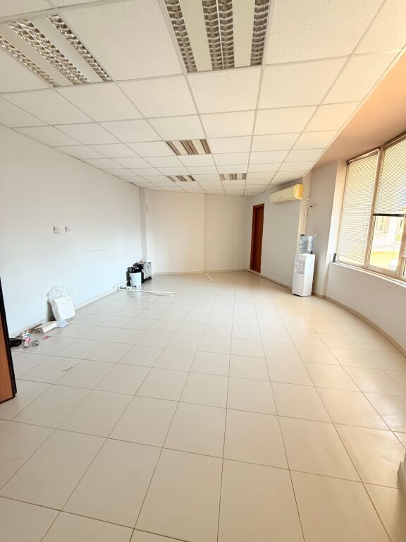 Office for rent in Selvia, Tirana, 50 m². Photo 2 of 3
