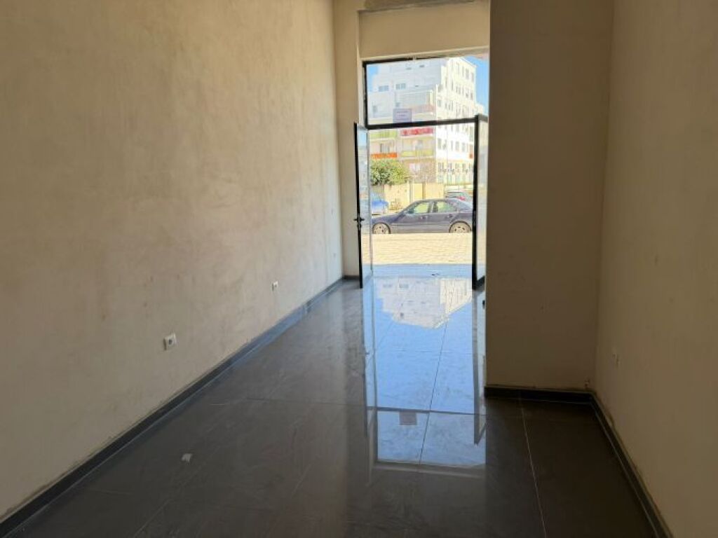 Commercial space for rent in Astir, Tirana, 32 m²