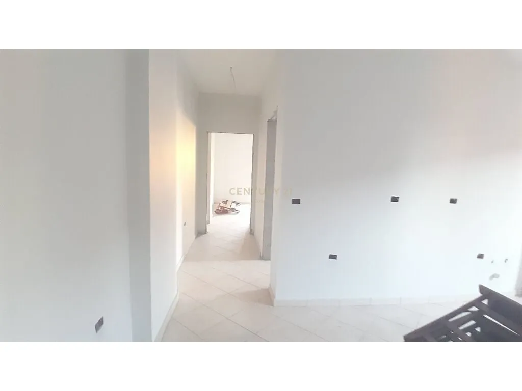 Apartament 2+1 në shitje në Kinoteatri, Vlorë, 110 m². Foto 1 nga 10