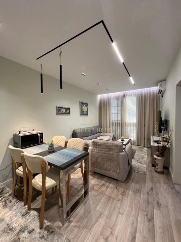 Apartment 1+1 for rent in Sheshi Skënderbej, Tirana, 62 m²