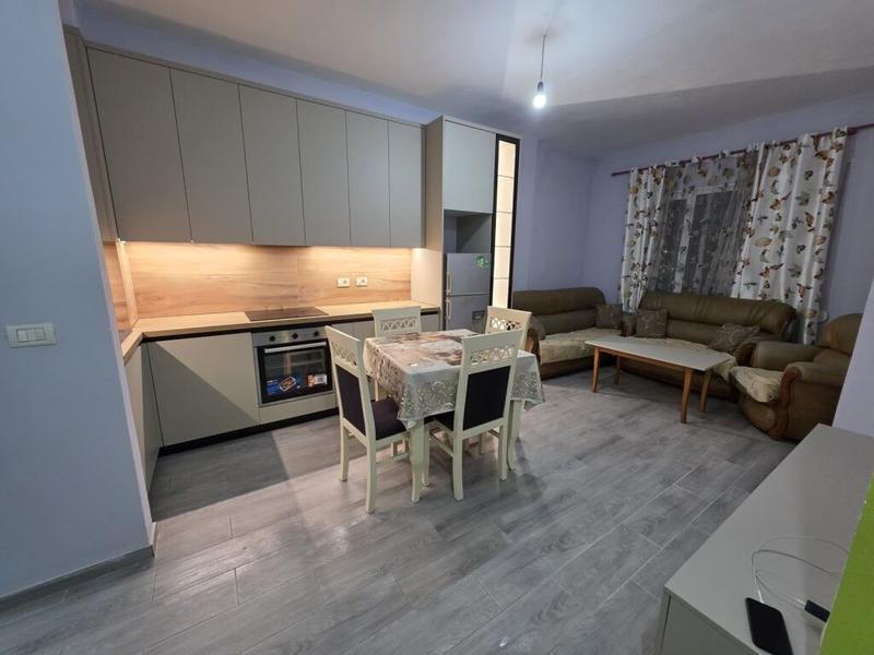 Appartamento 2+1 in affitto a Kompleksi Fratari, Tirana, 85 m²