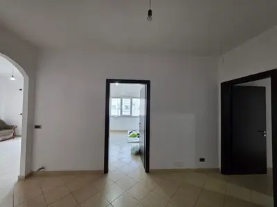 Appartamento 3+1 in vendita a Rruga Shtraus, Alessio, 125 m². Foto 3 di 9