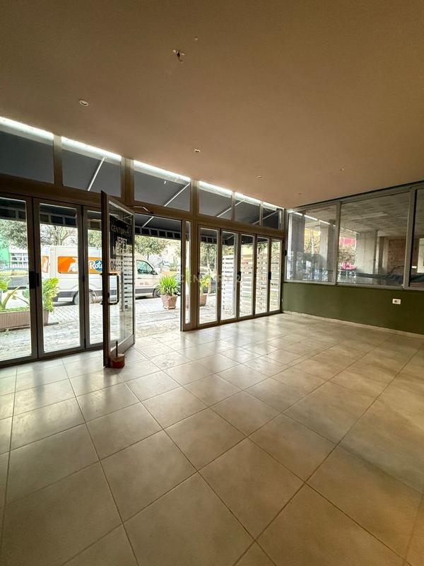 Locale in affitto a Kuzum Baba, Valona, 100 m²