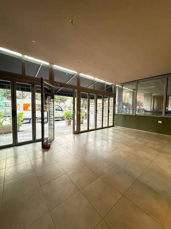 Lokal me qera në Kuzum Baba, Vlorë, 100 m²