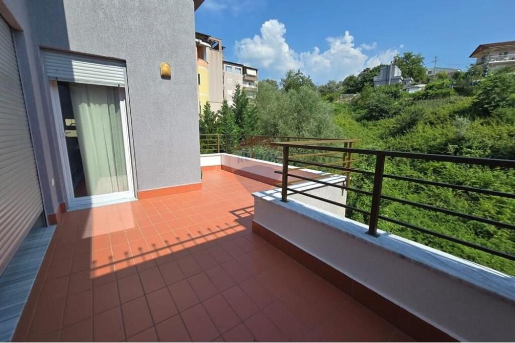 Duplex for sale in Liqeni i Thatë, Tirana, 215 m². Photo 3 of 3
