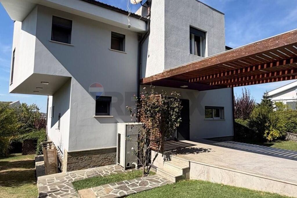 Villa in affitto a Long Hill Residence, Tirana, 672 m². Foto 1 di 3
