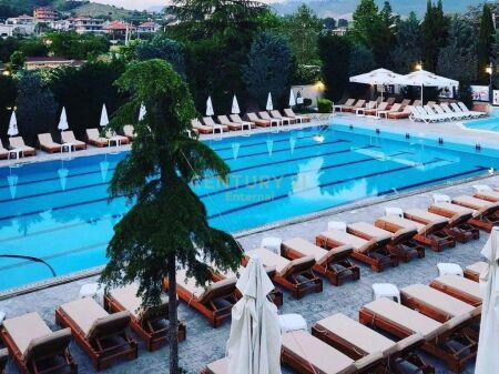 Bar or restaurant for sale in Vaqarr, Tirana, 3,200 m²