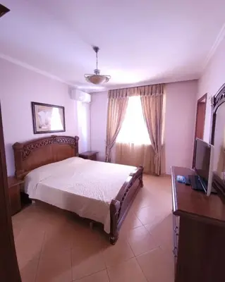 Apartament 2+1 me qera në Crem Caffe Ish Ekspozita, Tiranë, 125 m². Foto 2 nga 6