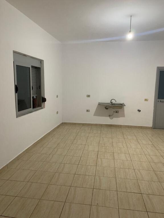 Dyqan me qera në Shkolla 9-vjeçare "Isa Boletini", Kamëz, 30 m². Foto 2 nga 3
