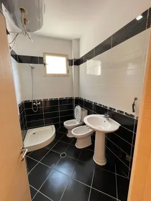 Appartamento 2+1 in vendita a Rruga Andon Profka, Fier, 100 m². Foto 3 di 6