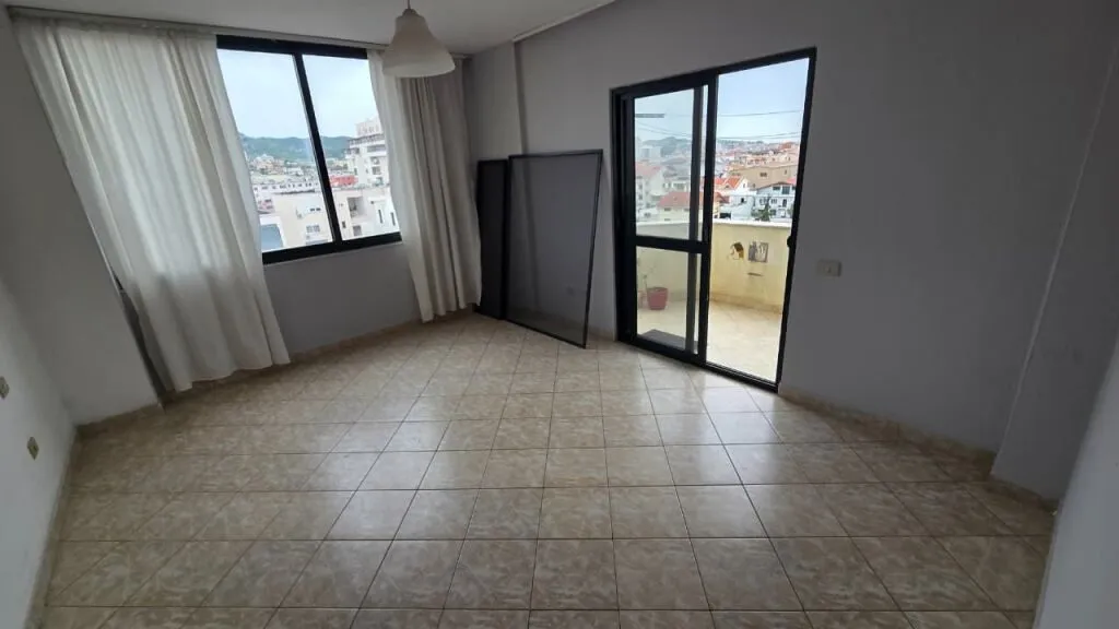 Apartament 2+1 me qera në Spitali Amerikan Rruga Ahmet Ramzoti, Durrës, 85 m². Foto 1 nga 5