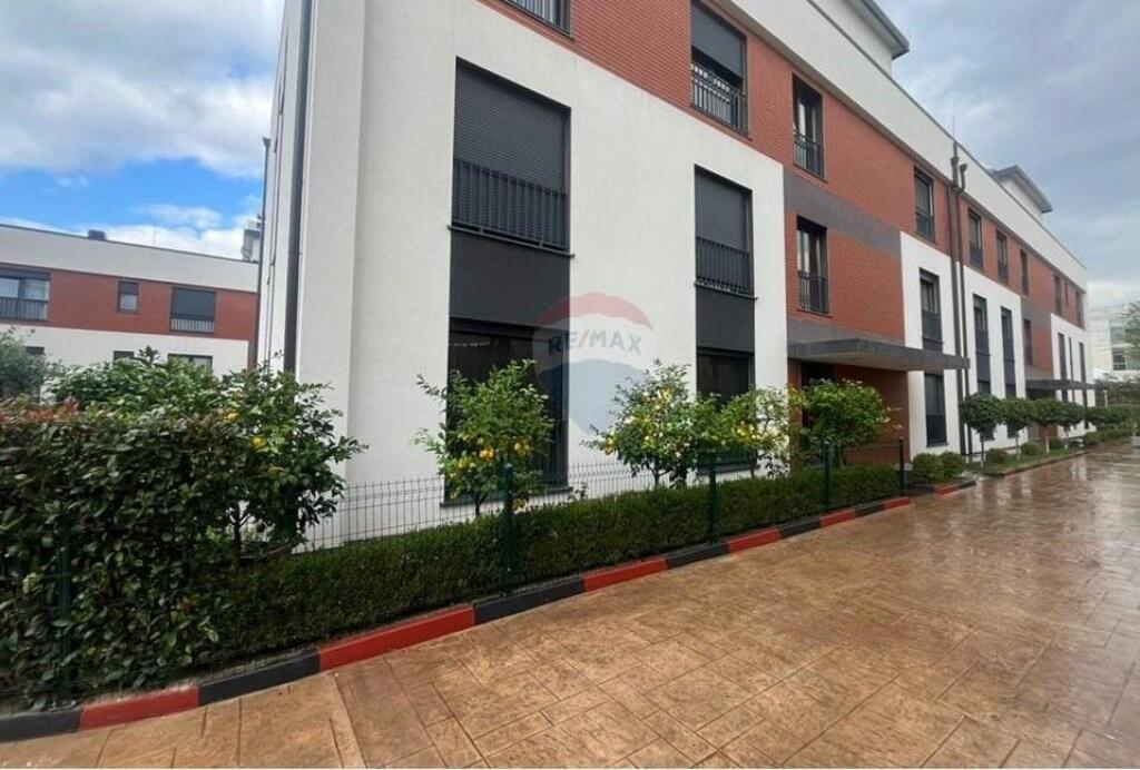 Apartment for sale in Liqeni i Thatë, Tirana, 128 m². Photo 2 of 3