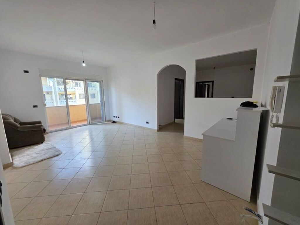 Apartament 3+1 në shitje në Rruga Shtraus, Lezhë, 125 m². Foto 1 nga 9