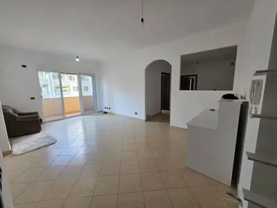 Appartamento 3+1 in vendita a Rruga Shtraus, Alessio, 125 m². Foto 1 di 9
