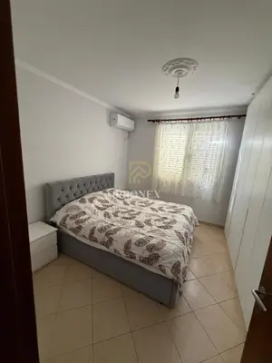 Apartament 1+1 me qera në Allias, Tiranë, 70 m². Foto 2 nga 4