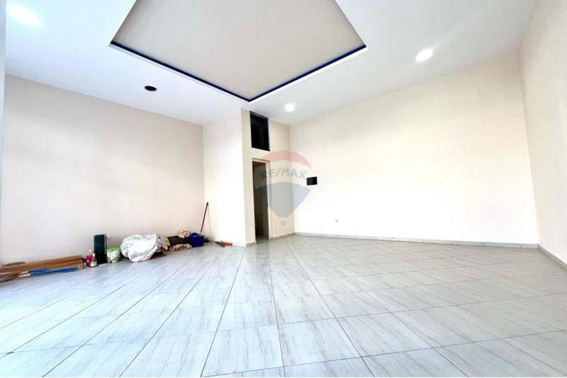 Dyqan me qera në Rr.Hasan Kushta, Vlorë, 50 m². Foto 2 nga 9