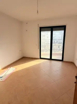 Apartament 2+1 në shitje në Mbikalim Auto te Unaza e Re, Tiranë, 127 m². Foto 3 nga 7