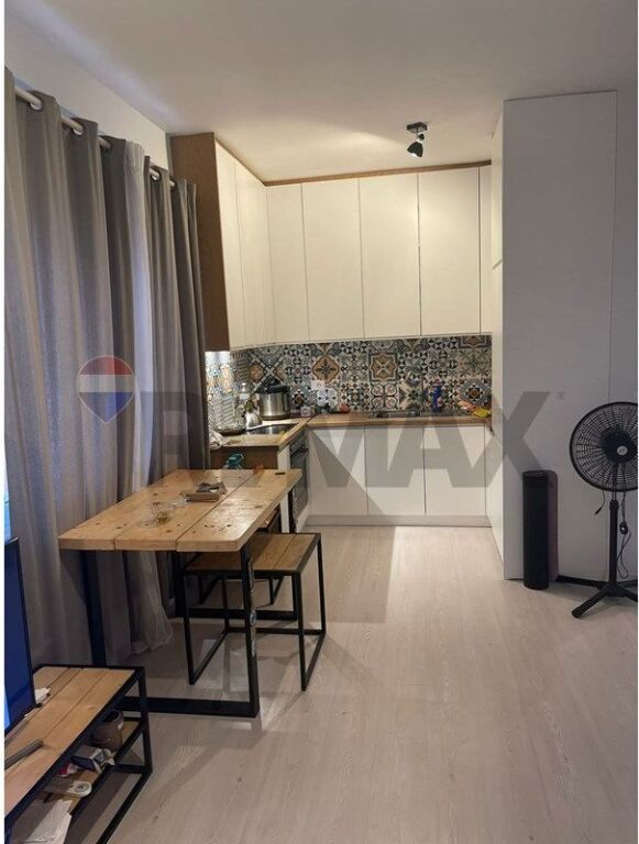 Appartamento in affitto ad Unaza e Re, Tirana, 69 m². Foto 1 di 3