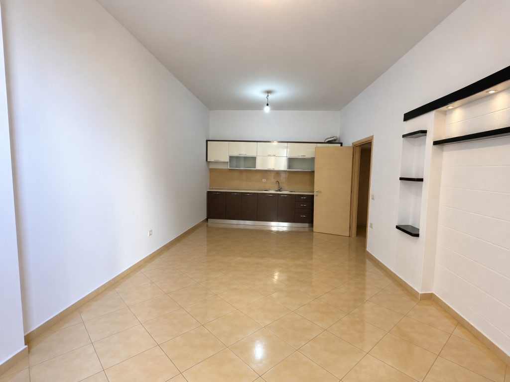 Zyrë me qera në KMY, Tiranë, 66 m². Foto 1 nga 4