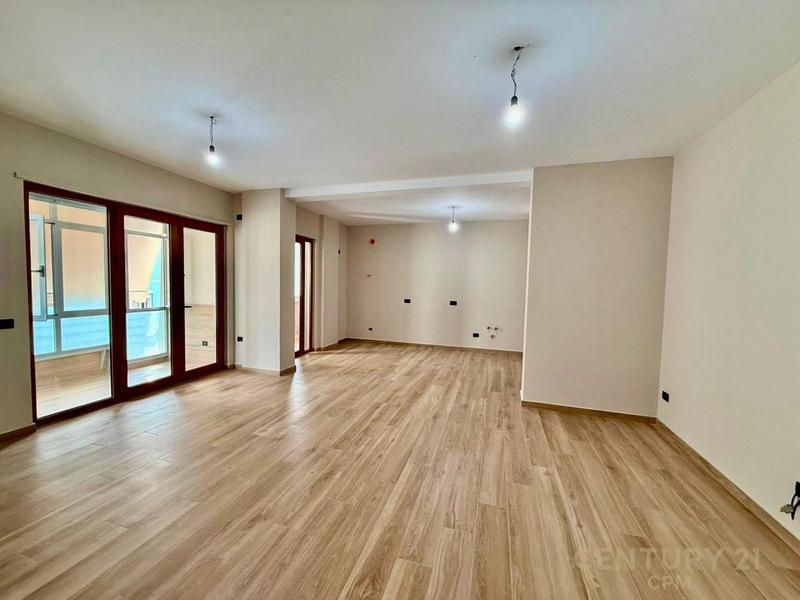 Ufficio in affitto a Rruga e Elbasanit, Tirana, 138 m²