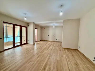 Ufficio in affitto a Rruga e Elbasanit, Tirana, 138 m². Foto 1 di 12