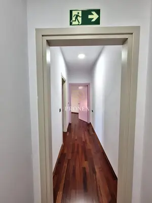 Zyrë me qera në Sheshi Willson, Tiranë, 163 m². Foto 8 nga 10