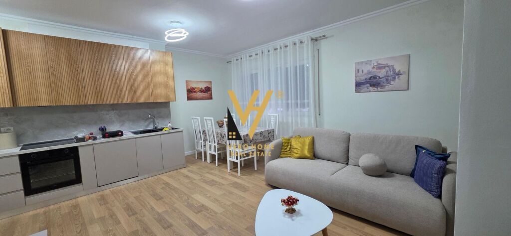 Apartament 2+1 me qera në Pazari i Ri, Tiranë, 98 m². Foto 1 nga 3