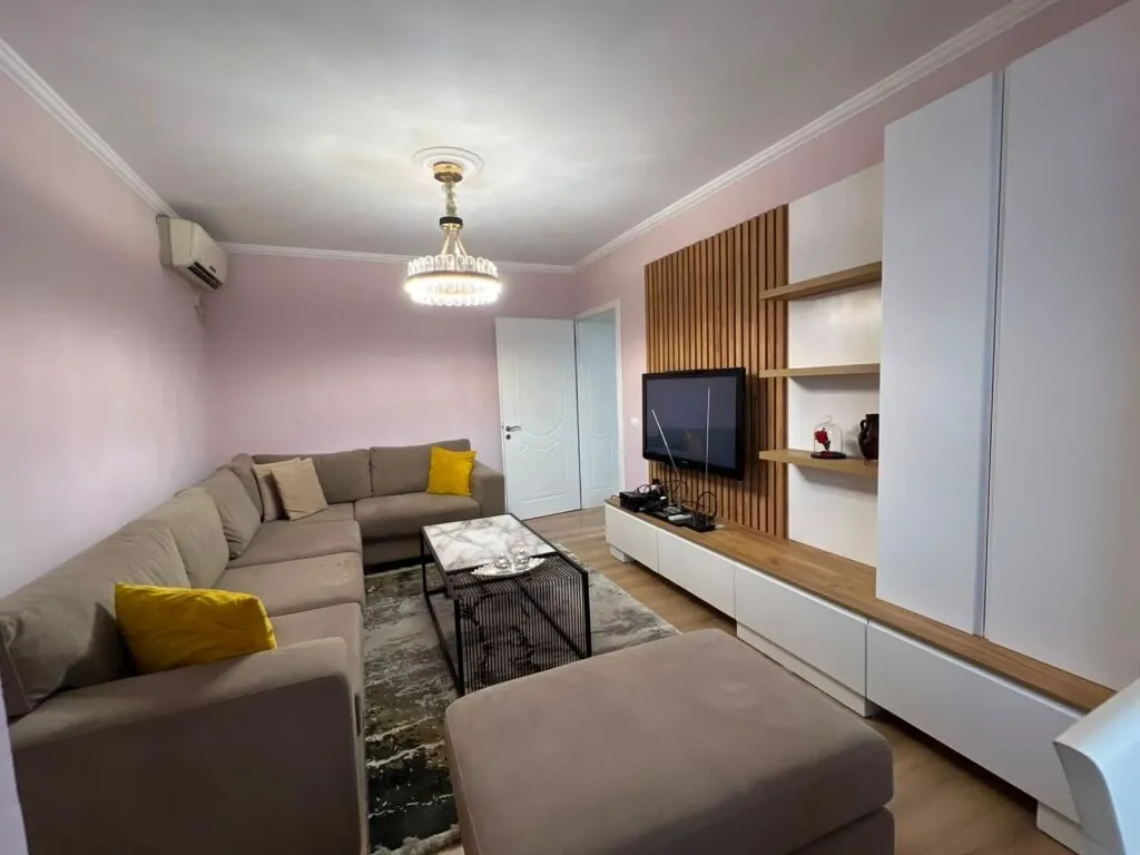 Apartment 3+1 for rent in Shkolla e Baletit, Tirana, 100 m². Photo 1 of 4