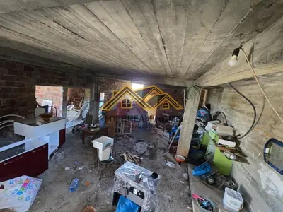 Shtëpi private në shitje në Shkallnur, Durrës, 2 700 m². Foto 2 nga 10
