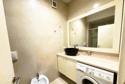 Apartament 1+1 me qera në Blloku, Tiranë, 75 m². Foto 4 nga 4
