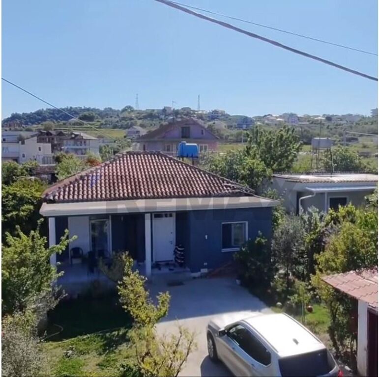 Casa indipendente in vendita a Vorë, 400 m²