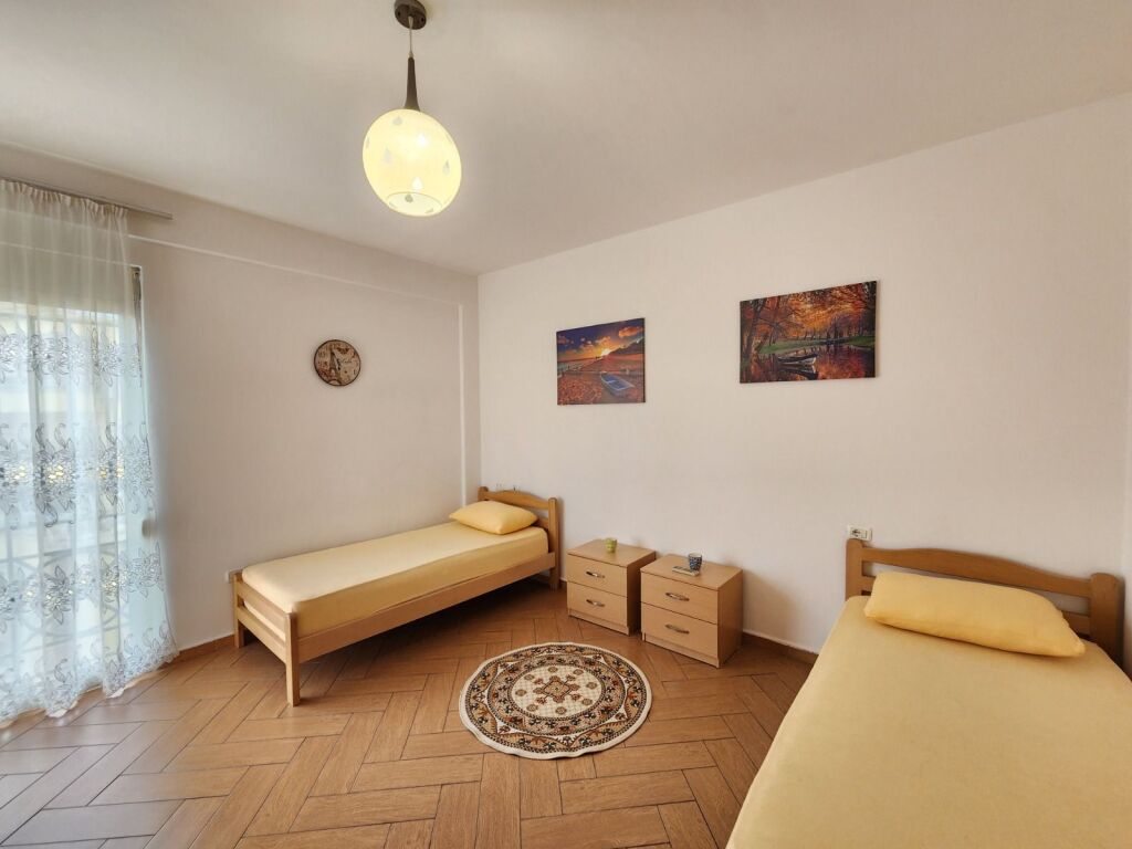 Apartament 2+1 me qera në Rruga Siri Kodra, Tiranë, 100 m². Foto 2 nga 3