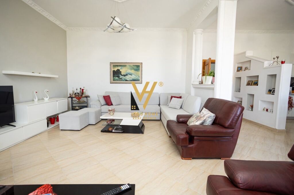 Apartament 3+1 në shitje në Bulevardi Vlore-Skele, Vlorë, 302 m². Foto 1 nga 3