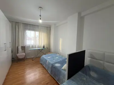 Apartament 3+1 me qera në Blloku i Ambasadave, Tiranë, 105 m². Foto 5 nga 6