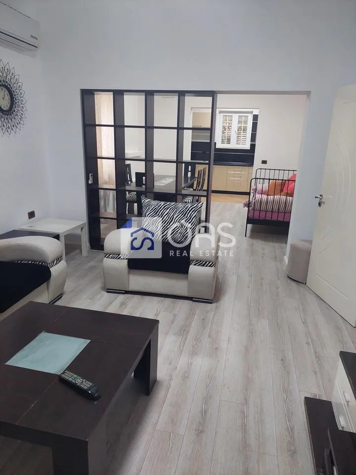 Apartament 2+1 me qera në Ali Dem, Tiranë, 150 m². Foto 1 nga 5