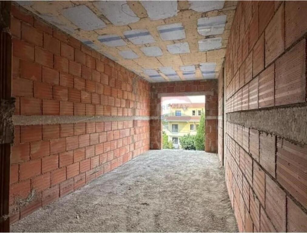 Apartment for sale in Ish Fusha e Aviacionit, Tirana, 78 m². Photo 2 of 3