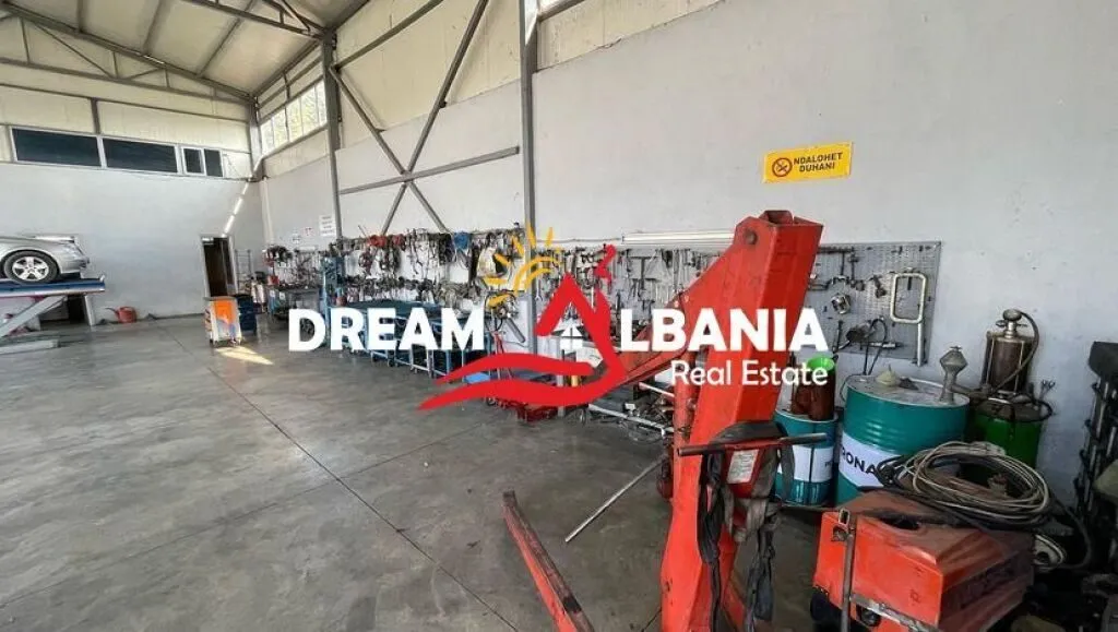 Warehouse for sale in Elbasan Arena, Elbasan, 1,300 m². Photo 1 of 3