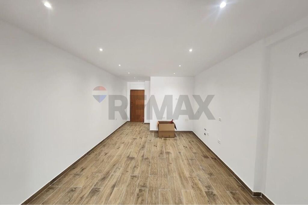 Studio for sale in Stacioni i Trenit, Tirana, 47 m². Photo 2 of 3