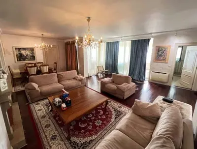 Apartament 3+1 në shitje në Sheshi Skënderbej, Tiranë, 209 m². Foto 6 nga 8