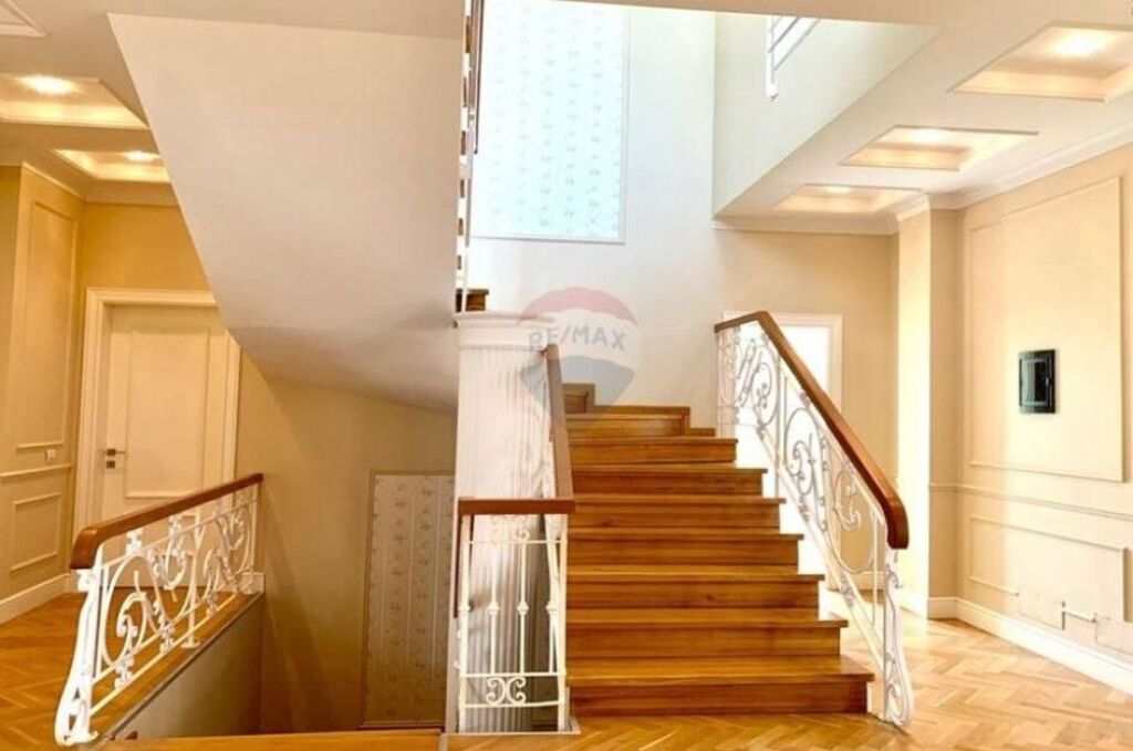 Villa in affitto a Liqeni i Thatë, Tirana, 450 m². Foto 2 di 3