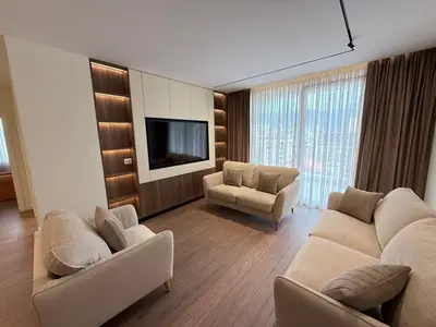 Apartament 2+1 me qera në Juridiku, Tiranë, 120 m². Foto 1 nga 7