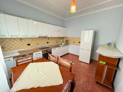 Apartament 2+1 me qera në Vilat Gjermane, Tiranë, 110 m². Foto 2 nga 5