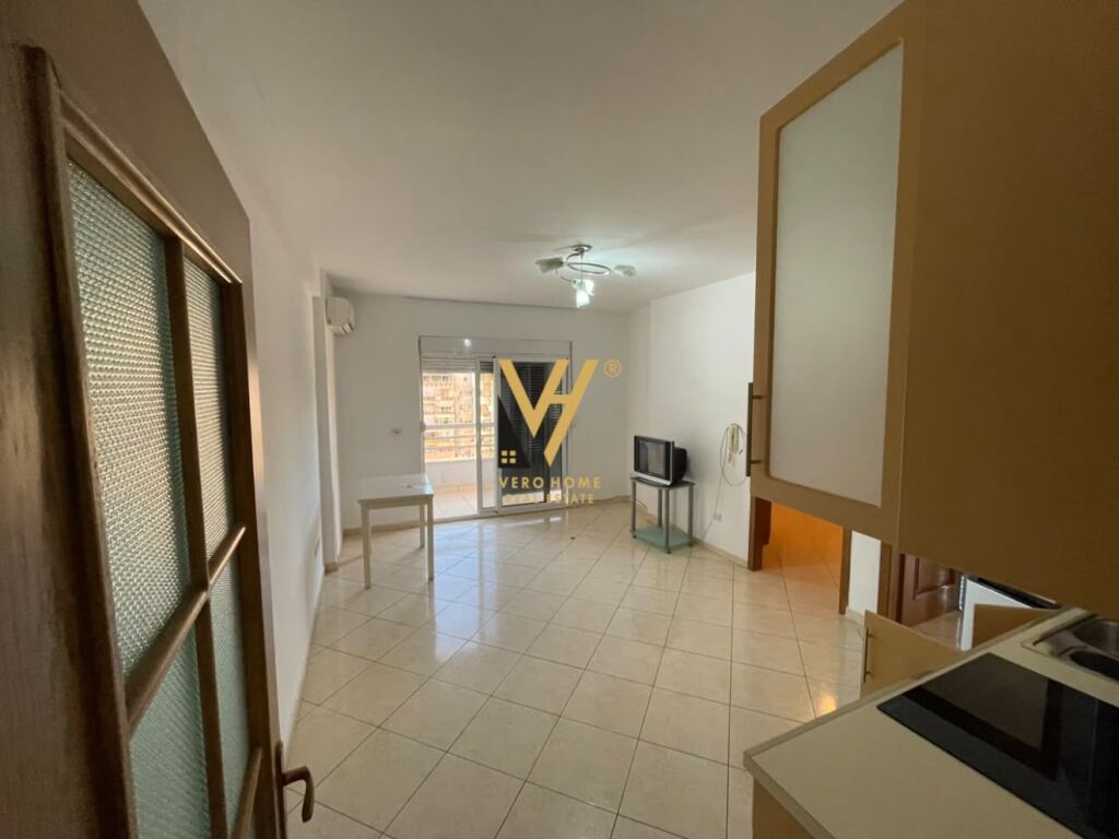 Apartament 2+1 me qera në Pazari i Ri, Tiranë, 92 m². Foto 1 nga 3