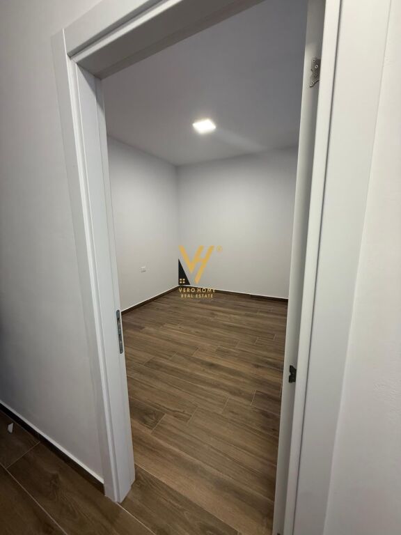 Zyrë me qera në Farmacia 10, Tiranë, 105 m². Foto 3 nga 3