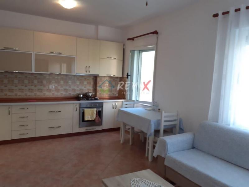 Appartamento 1+1 in vendita a Shkëmbi i Kavajës, Durazzo, 70 m²