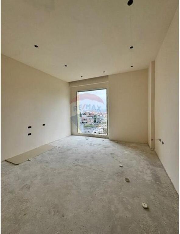 Appartamento in vendita a Porcelan, Tirana, 131 m²