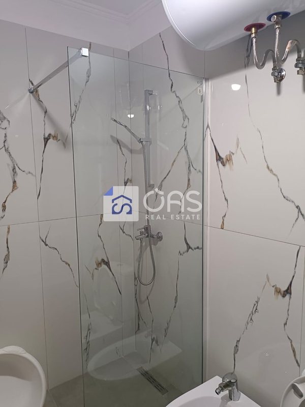 Apartament 1+1 me qera në Laprakë, Tiranë, 70 m². Foto 2 nga 7