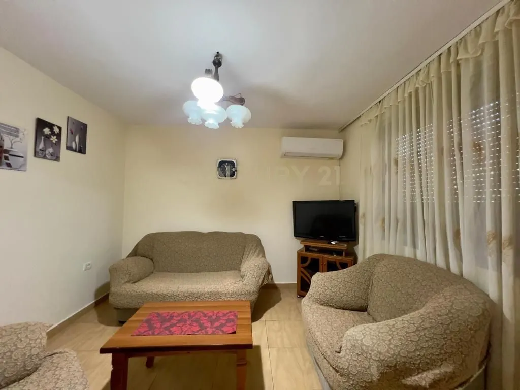 Apartament 1+1 me qera në Rruga Kongresi i Manastirit, Tiranë, 60 m². Foto 1 nga 8