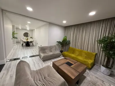 Apartament 2+1 me qera në Blloku, Tiranë, 120 m². Foto 4 nga 7